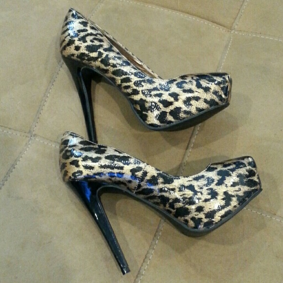 Steve Madden Cheetah print heels - Picture 1 of 5